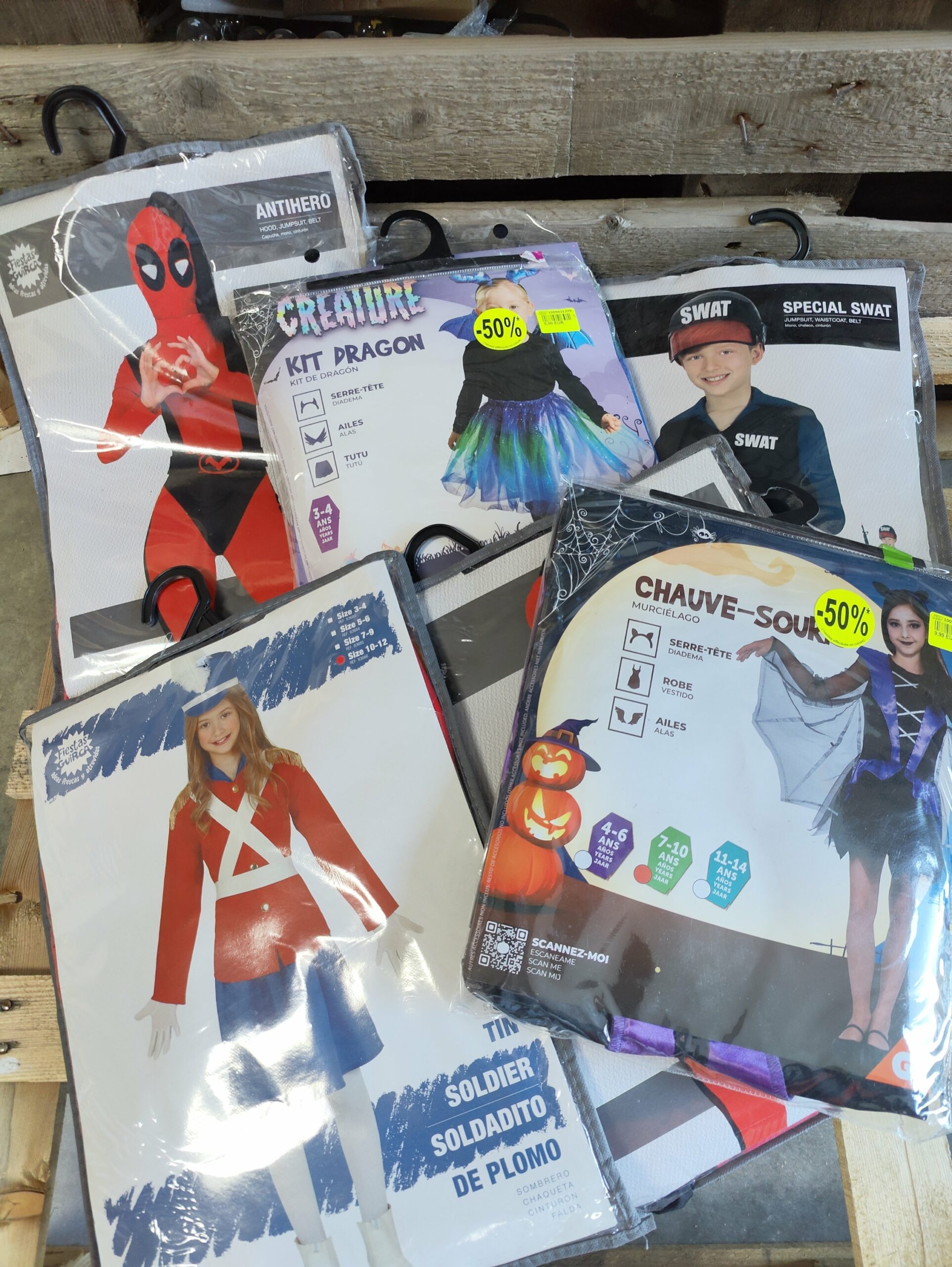 Lot revendeur - 27 costumes mix